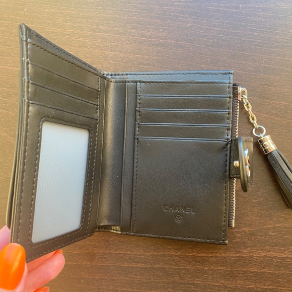 CHANEL WALLET BRAND NEW - Picture 2 of 5